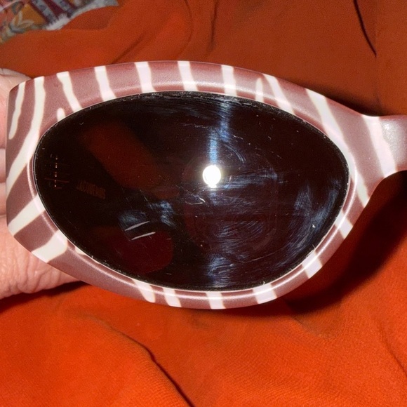 Jacquemus Brown and White Zebra Sunglasses - Picture 8 of 10